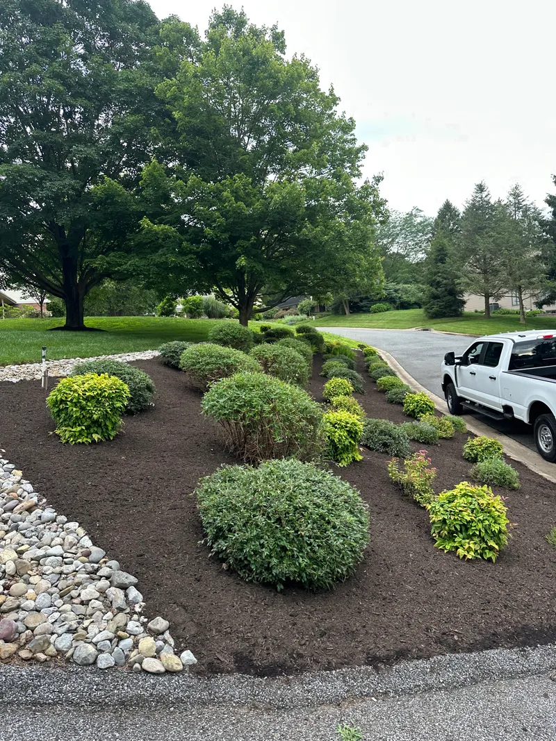 Mulch Bed Landscaping River Rock Edge